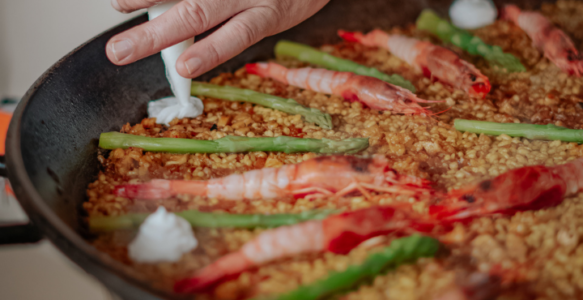 Dónde comer paella en Ibiza: sabor frente al mar