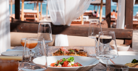 Dónde comer cerca de mí en Ibiza: experiencias únicas